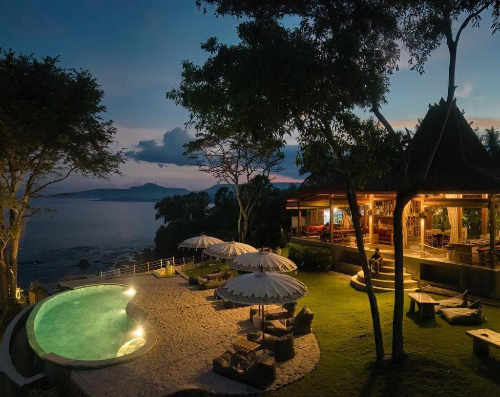 Отель Bali Cliff Glamping Seraya Экстерьер фото