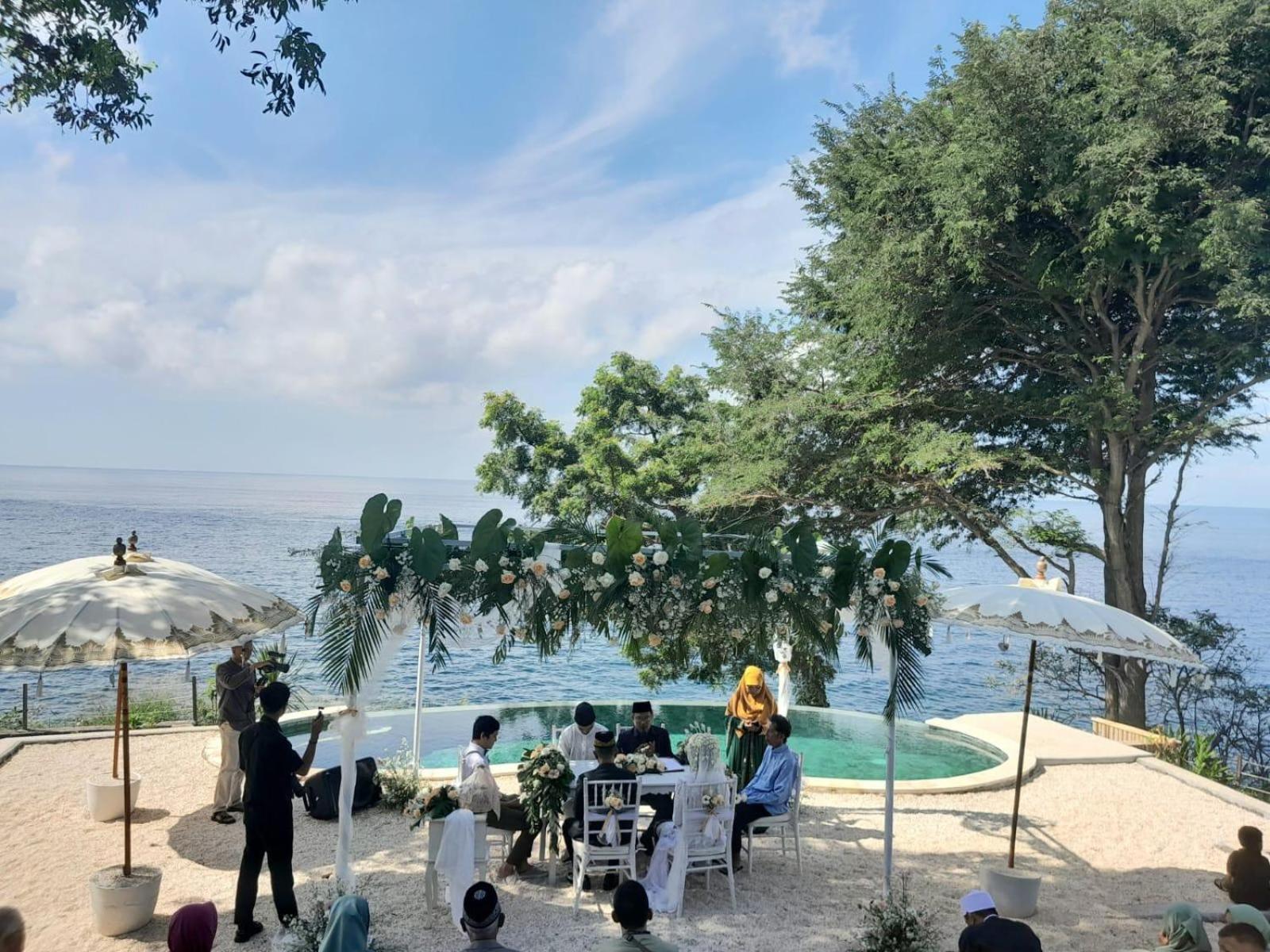 Отель Bali Cliff Glamping Seraya Экстерьер фото