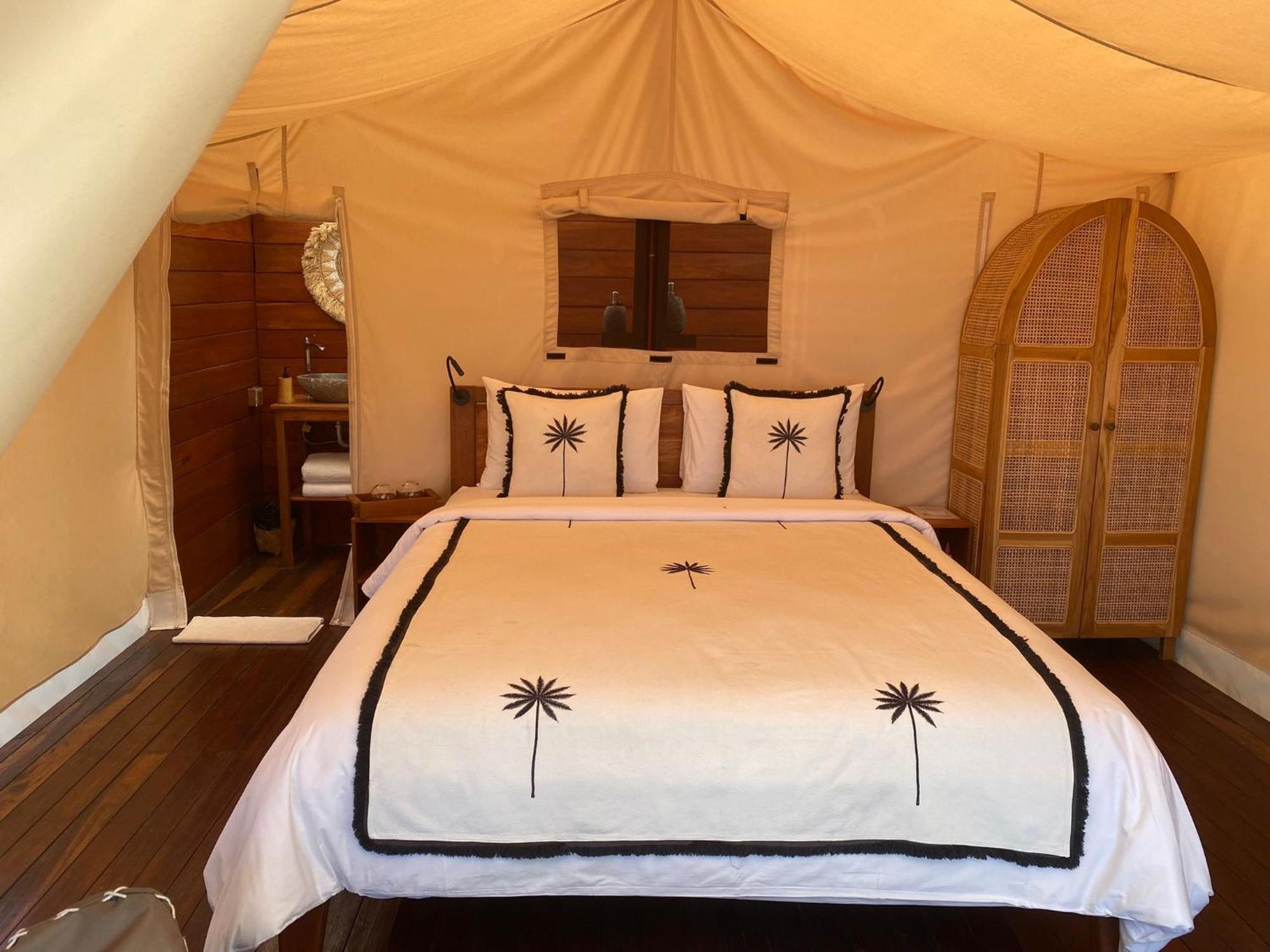 Отель Bali Cliff Glamping Seraya Экстерьер фото